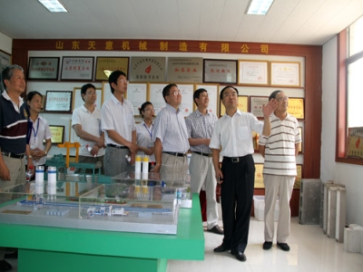 2012.7.28日山東天意兩項科技成果鑒定順利通過，北京領(lǐng)導(dǎo)專家，到我公司參觀指導(dǎo)