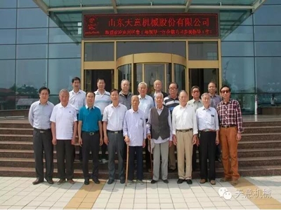 兗州區(qū)委常委、組織部長徐繼瑞一行領導蒞臨天意參觀指導工作