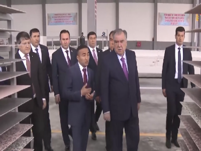 塔吉克斯坦總統(tǒng)拉赫蒙視察天意機(jī)械塔吉克客戶(hù)項(xiàng)目現(xiàn)場(chǎng)